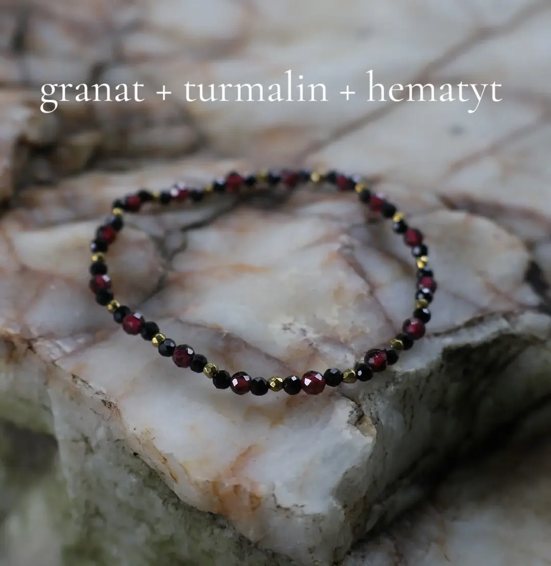 Granat, turmalin i hematyt
