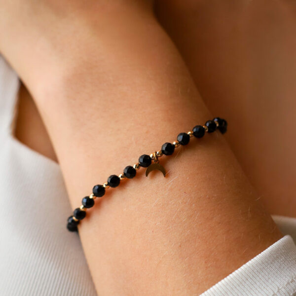 Bransoletka na gumce z zawieszką - turmalin